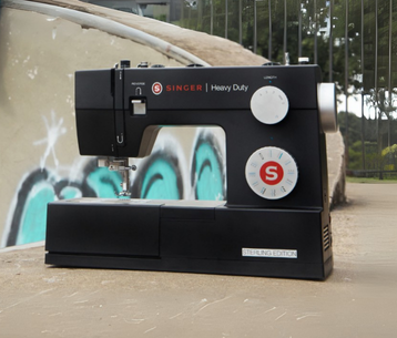HD4423 Black em uma pista de skate 